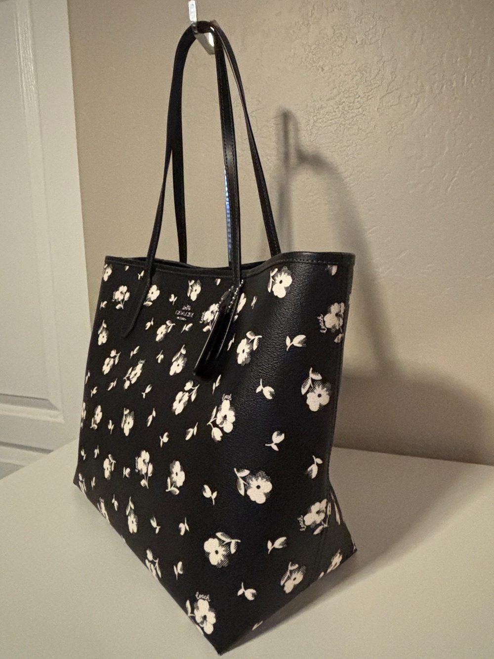 Coach City Tote Bag Black White Floral Print! NEW - Picture 3 of 7